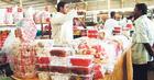 الوافدة تسيطر على أسواق محايل عسير