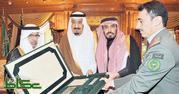وزير الدفاع يثمِّن تعاون العوين مع الدارة وتوثيق تاريخ أسرة حلواني