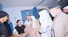 محافظ القريات يطمئن على رجل الأمن المصاب 