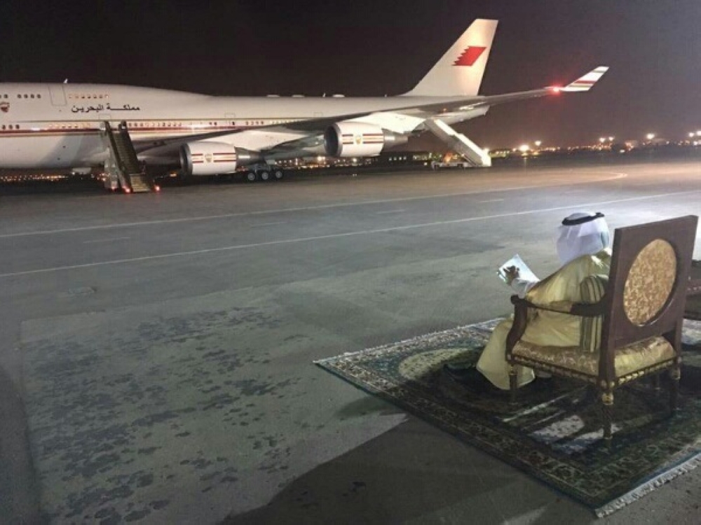 نتيجة بحث الصور عن بالصور.. أمير الرياض ينجز أعمال الإمارة من المطار