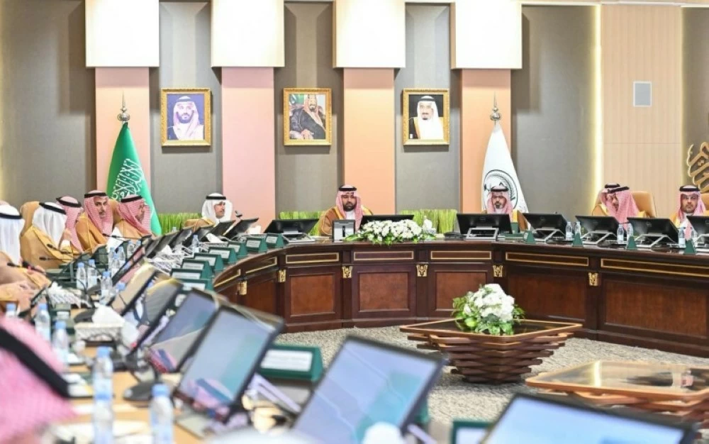 أمير جازان يستعرض مع وزير النقل مشاريع الطرق في المنطقة