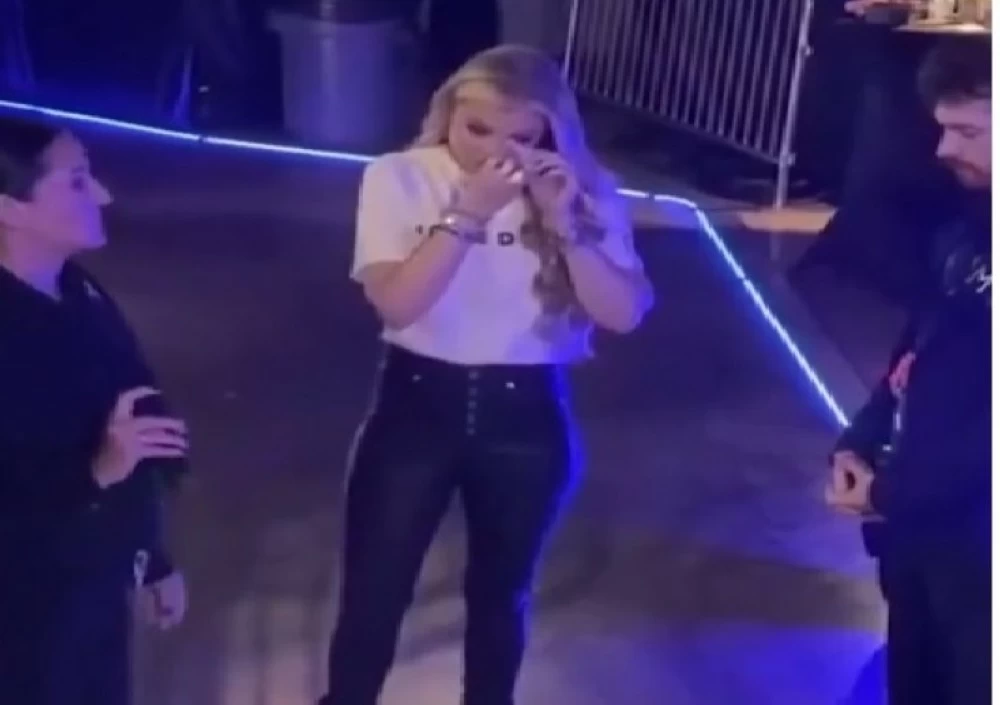 دموع مزيفة أم فخ إلكتروني؟ فضيحة أرملة تشارلي كيرك