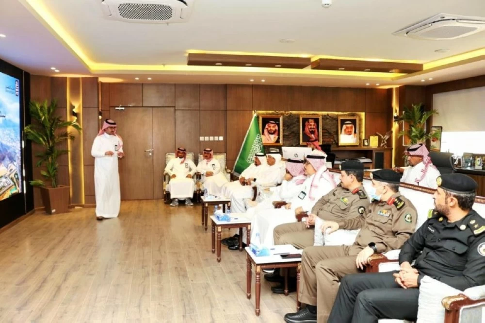 محافظ محايل يرأس اجتماع لجنة السلامة المرورية