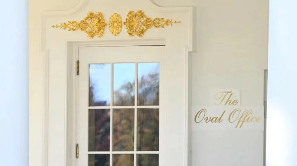 ذهب يكسو البيت الأبيض.. وواشنطن تغلي