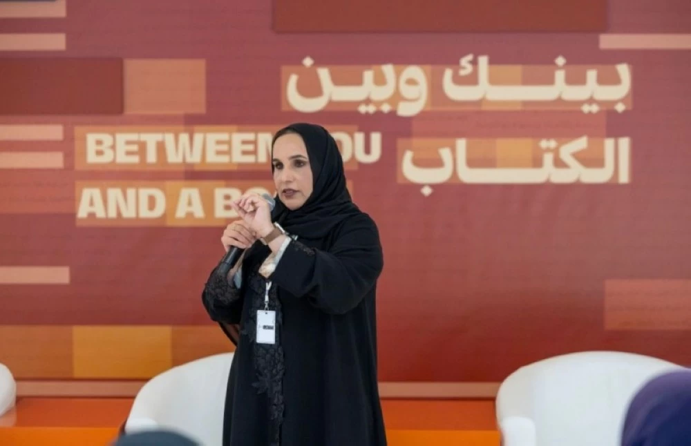 موزة الشحي في «كتاب الشارقة»: التربية الحقيقية توازن بين الحب والحزم والحوار