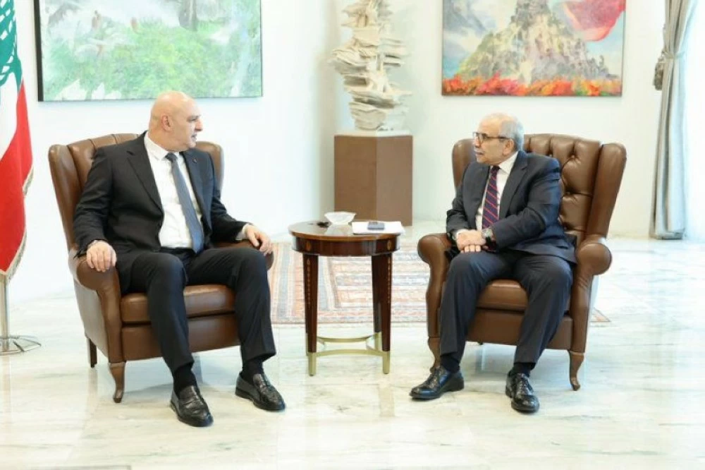 الرئيس جوزيف عون يلتقي رئيس الحكومة نواف سلام قبيل انعقاد جلسة مجلس الوزراء في قصر بعبدا.