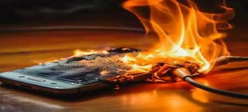 «شاحن جوال» يحرق أسرة كاملة