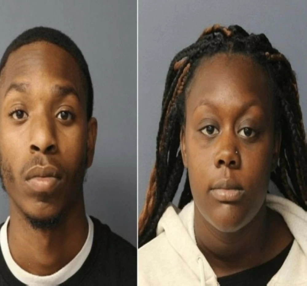 ماتت تحت التعذيب.. والدان يقتلان طفلتهما بوحشية