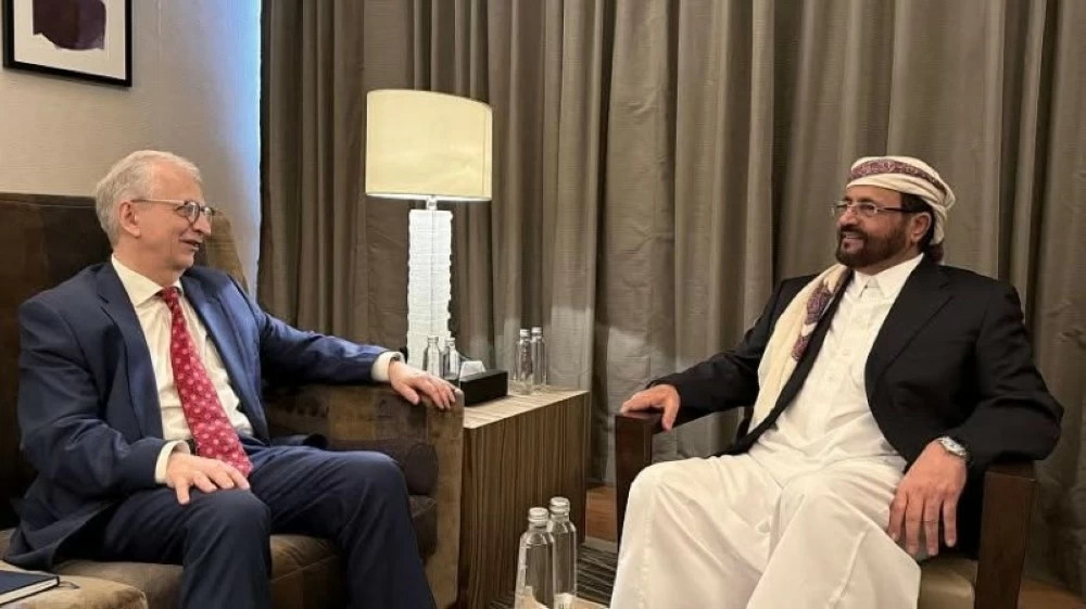 العرادة مستقبلاً السفير الألماني لدى اليمن.