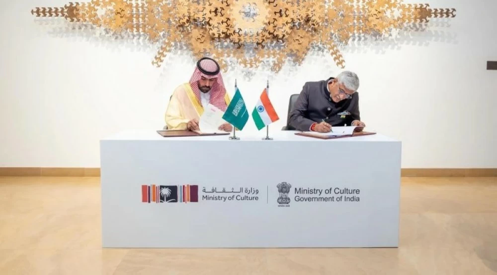 وزير الثقافة يوقع مع نظيره الهندي مذكرة تفاهم بين وزارتي الثقافة السعودية والهندية.