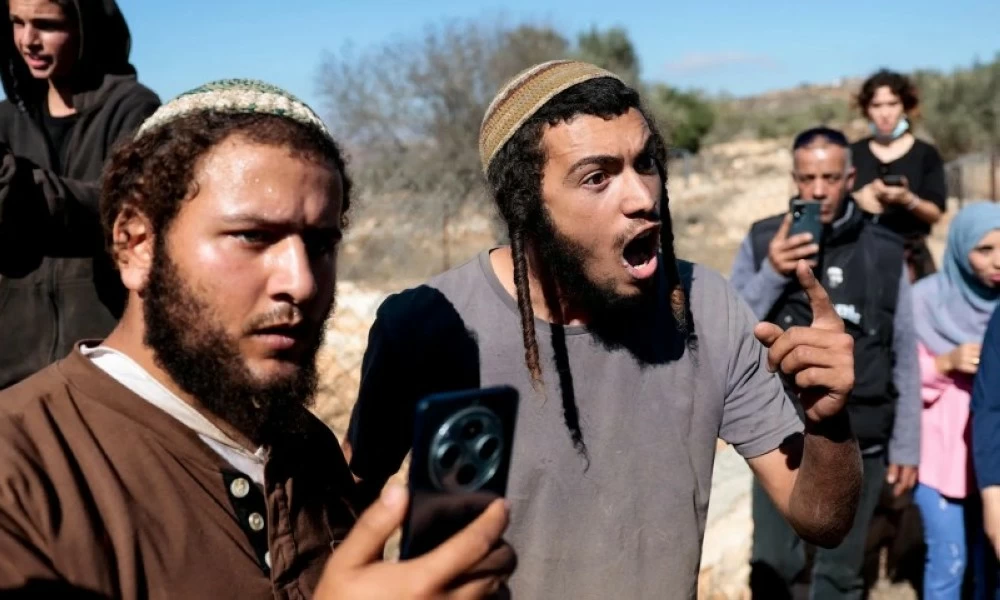 المتطرفون اليهود يعتدون على الفلسطينيين.