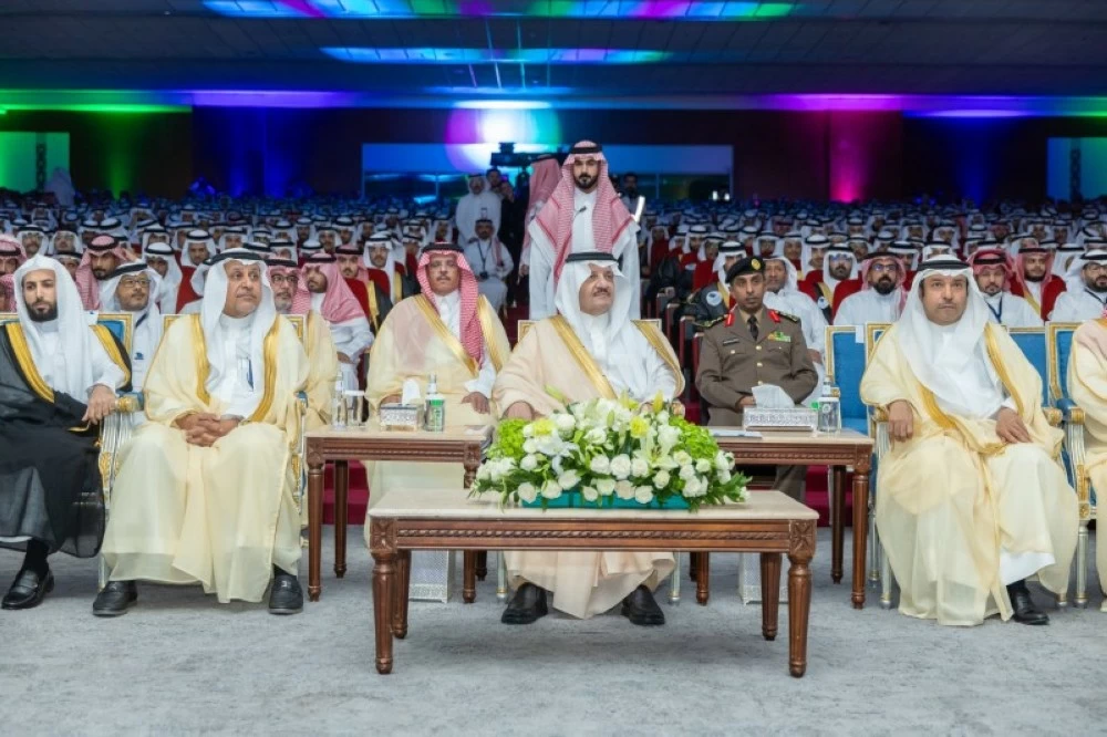 أمير المنطقة الشرقية يرعى حفل تخريج 1560 طالباً من كليات ومعاهد الهيئة الملكية بالجبيل. 