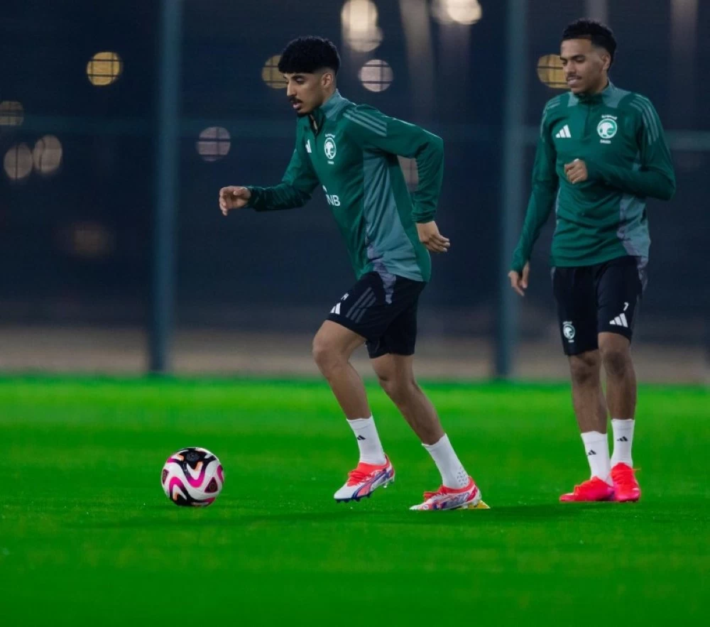 مصعب الجوير وزياد الجهني في تدريبات المنتخب السعودي بجدة