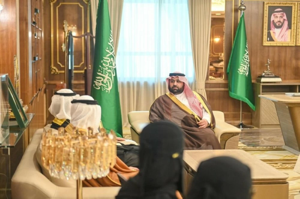 أمير جازان يطلع على أهداف وبرامج جمعية الكيمياء الصناعية بالمنطقة