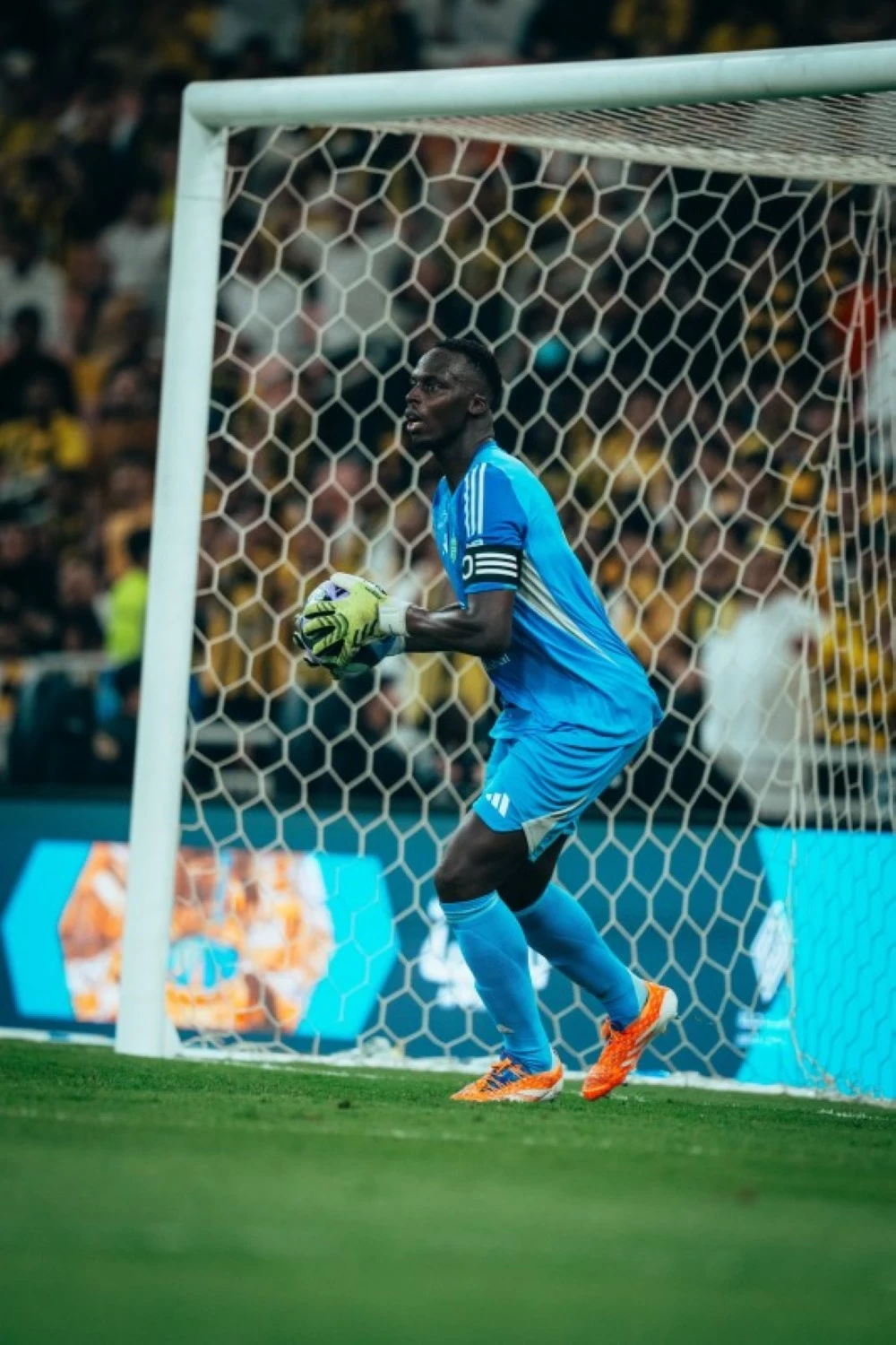 رقم مميز لحارس الأهلي ميندي