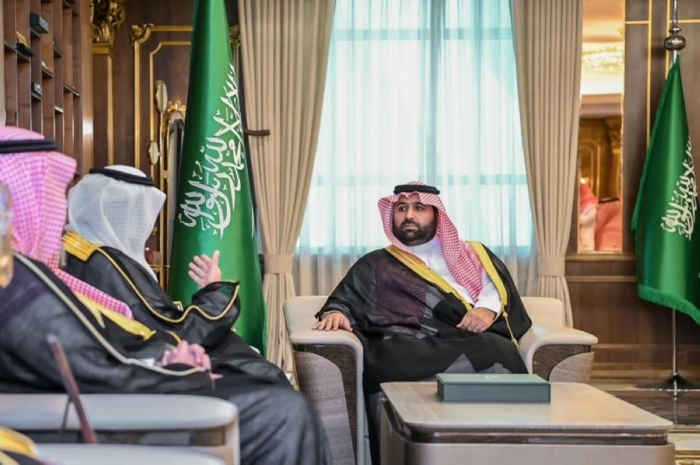 أمير منطقة جازان خلال لقائه رئيس مجلس إدارة الهيئة السعودية للمقاولين  