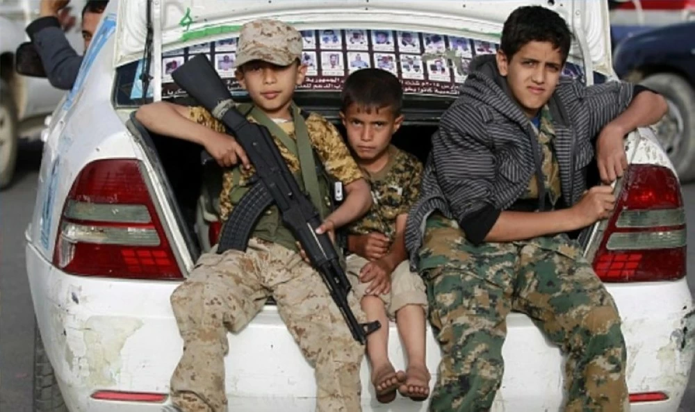 أطفال جندهم الحوثي.
