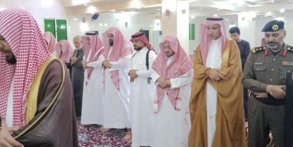 وكيل محافظة الطوال يؤدي صلاة الاستسقاء مع جموع المصلين 