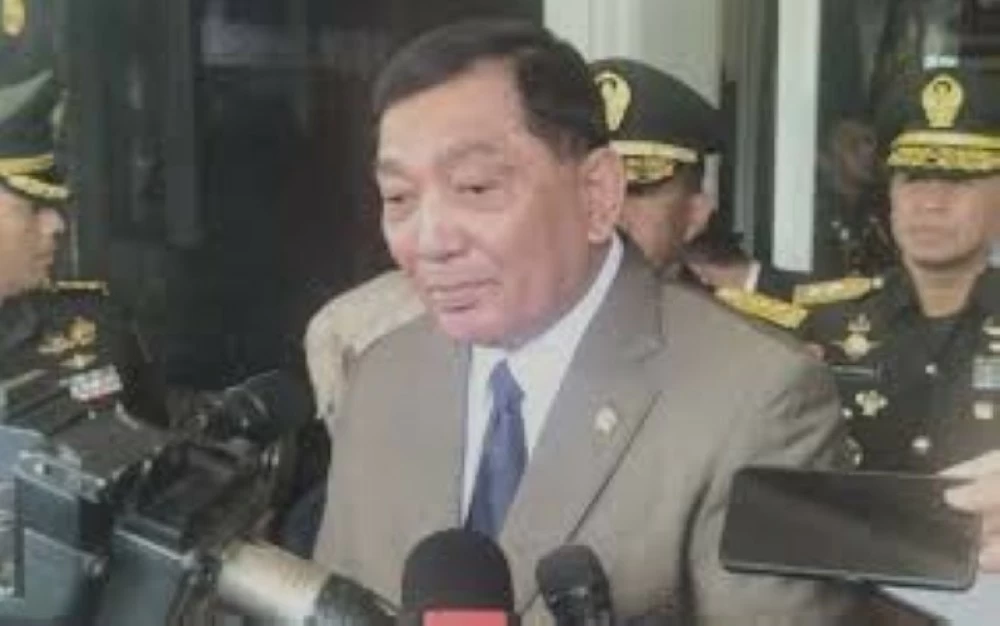 وزير الدفاع الإندونيسي