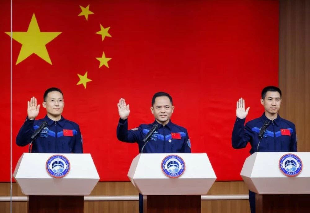 حطام فضائي يؤخر عودة رواد صينيين.. هبوط آمن بعد أزمة غير مسبوقة