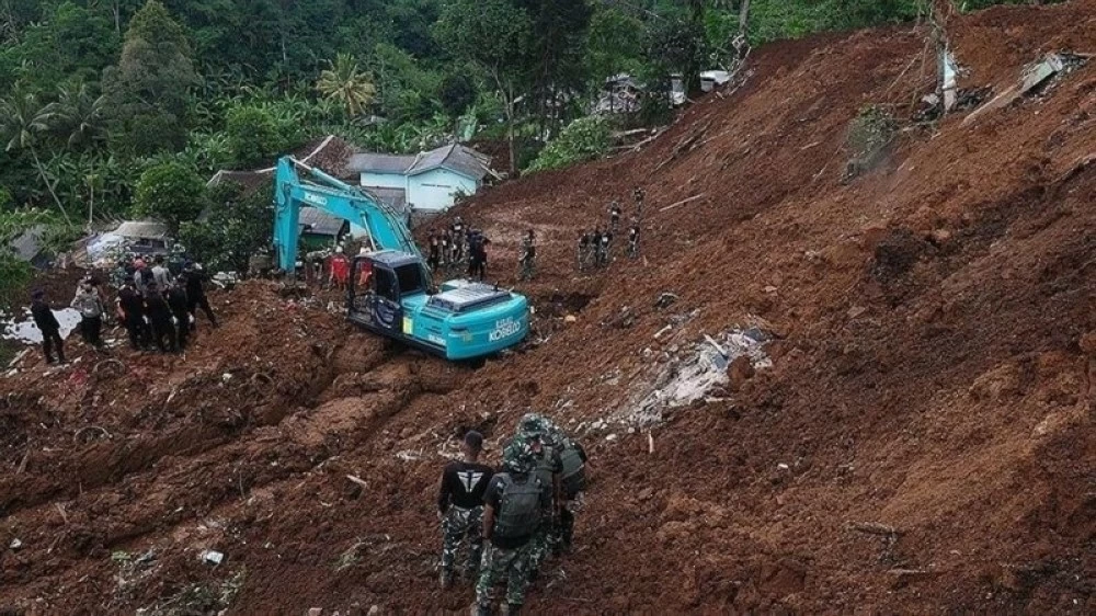 كارثة في إندونيسيا.. الأمطار تُغرق جاوة وتدفن قرى تحت الرواسب