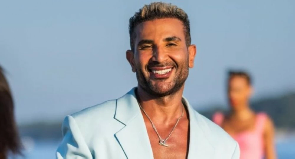 انقلاب سيارة أحمد سعد على طريق السخنة.. وزوجته تكشف لـ«عكاظ» حجم الإصابات