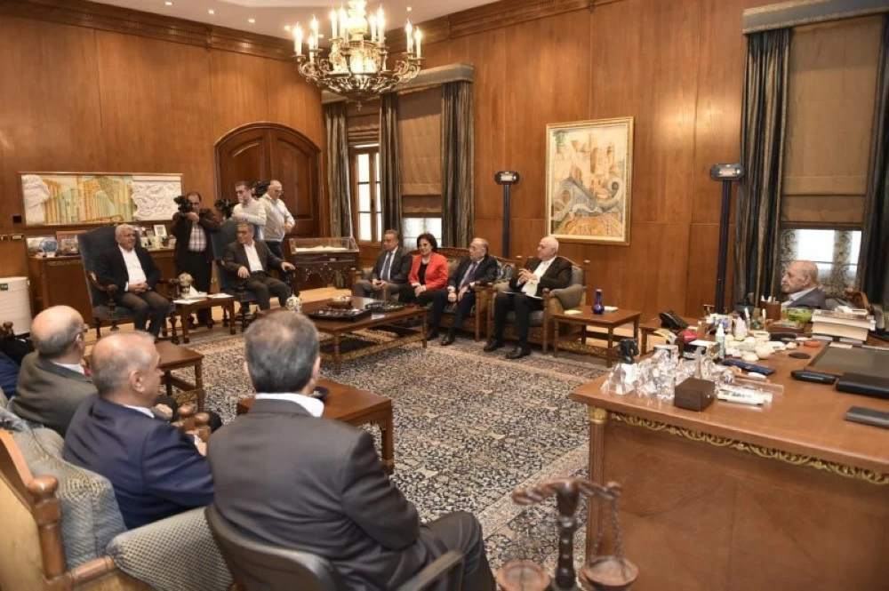 بري متحدثا لوفد  من نقابة محرري الصحافة 