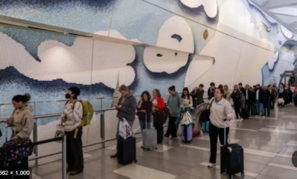 رغم انتهائه.. هل تستمر تداعيات الإغلاق الحكومي الأمريكي حتى الأعياد ؟