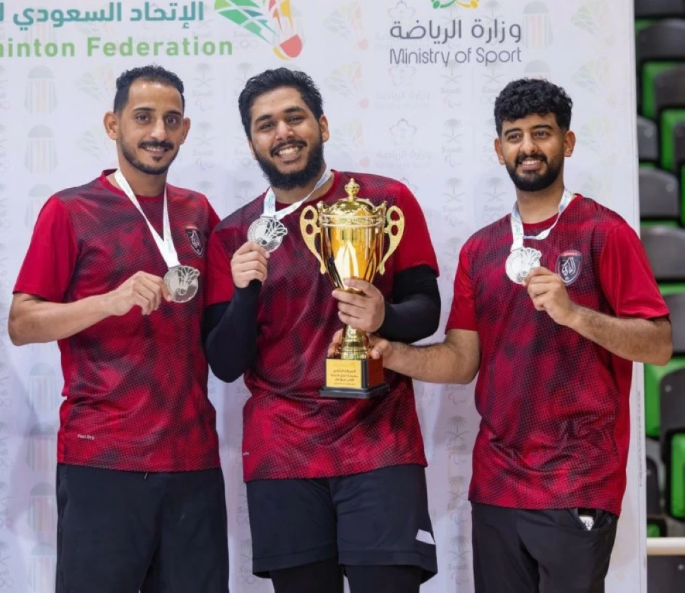 الريشة الطائرة.. ذهب للأخدود وفضية للفاروق