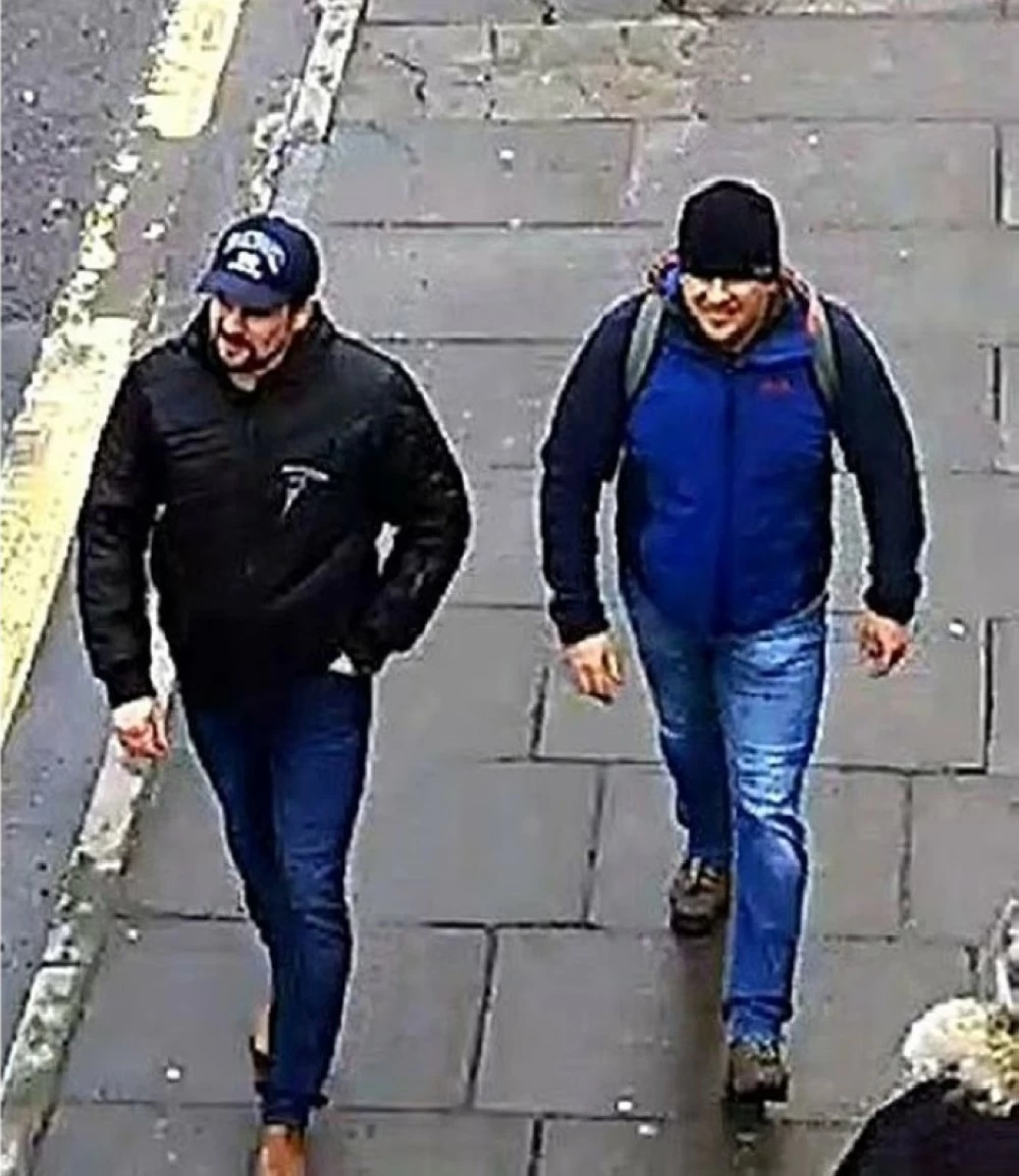 تعتقد الشرطة البريطانية أن السم جرى إدخاله مع رجلين وصلا قبل يوم واحد من محاولة الاغتيال.