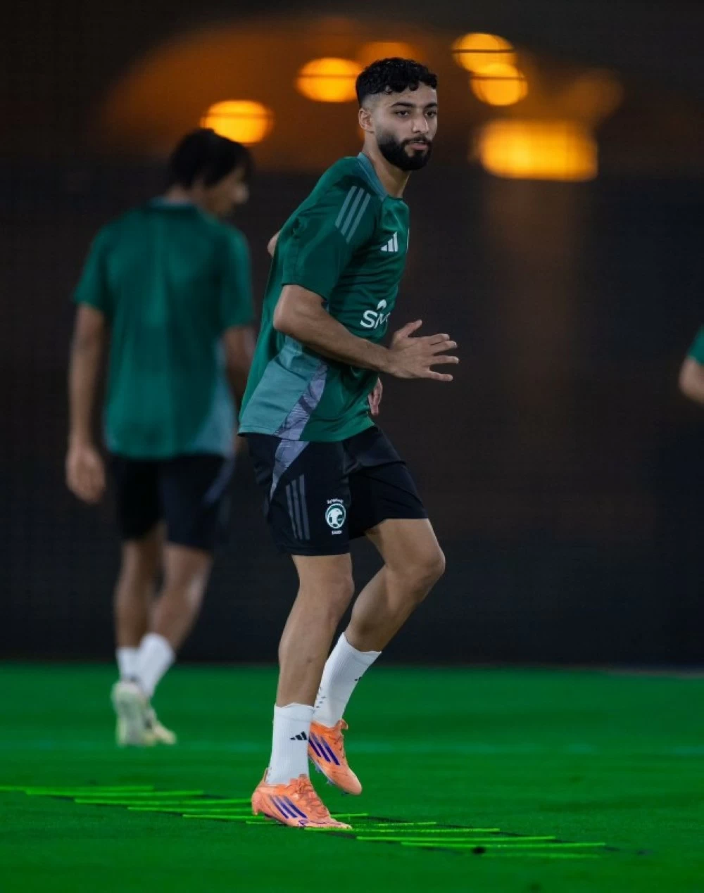 النجم صالح أبوالشامات في تدريبات الأخضر