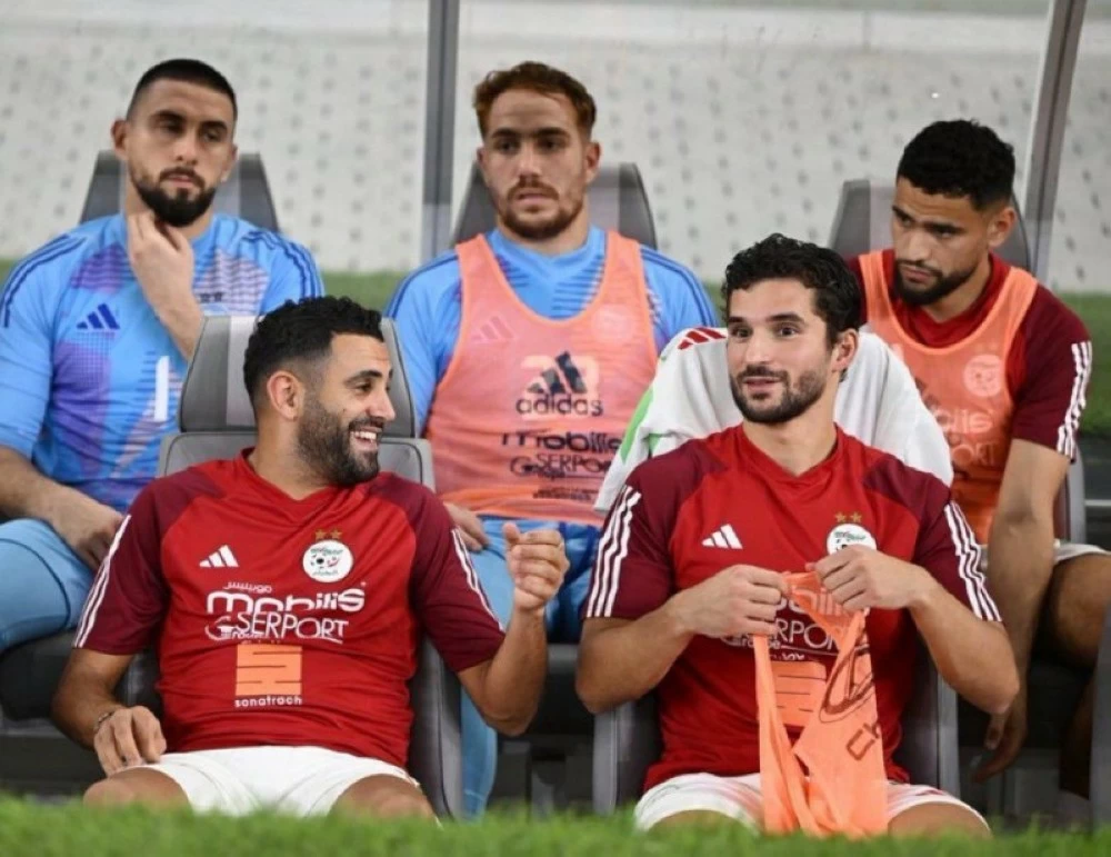 حسام عوار ورياض محرز نجما الاتحاد والأهلي مع منتخب بلادهما الجزائر