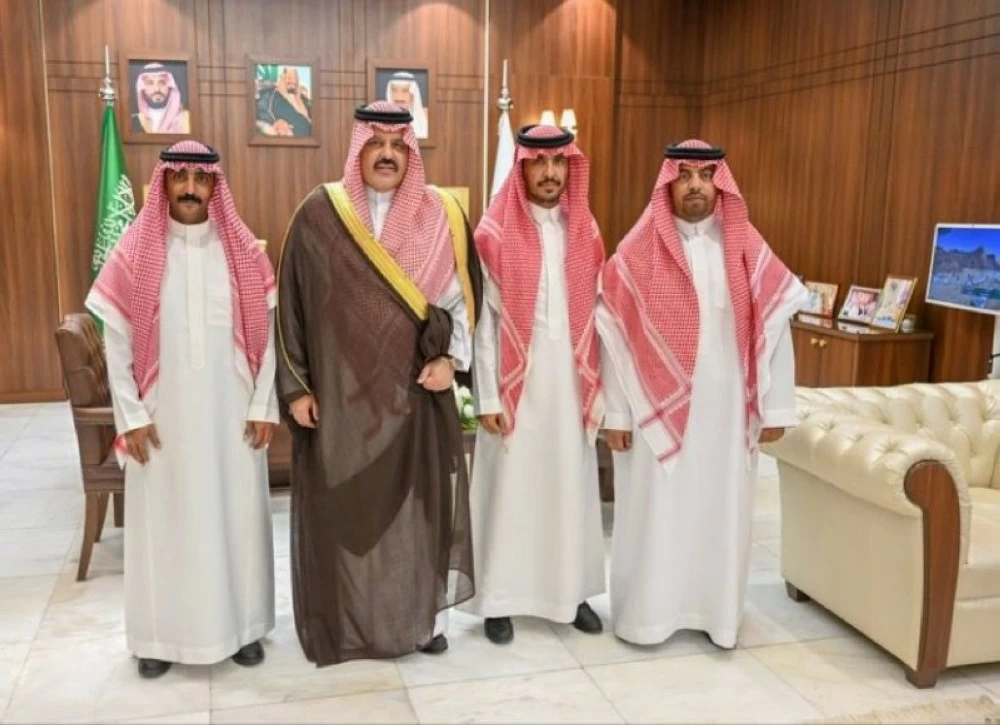 أمير حائل يستقبل أبطال إنقاذ المهندسين الصينيين في سيول الشملي