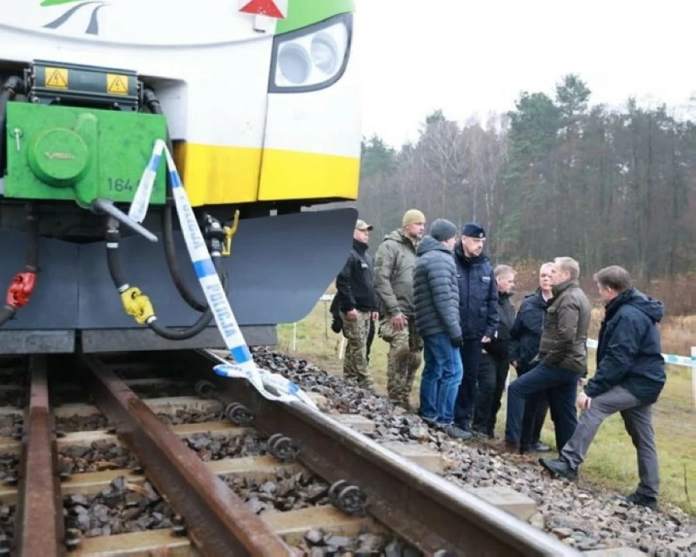 بولندا تحت الحصار الهجين.. انفجاران يستهدفان خط المساعدات إلى كييف