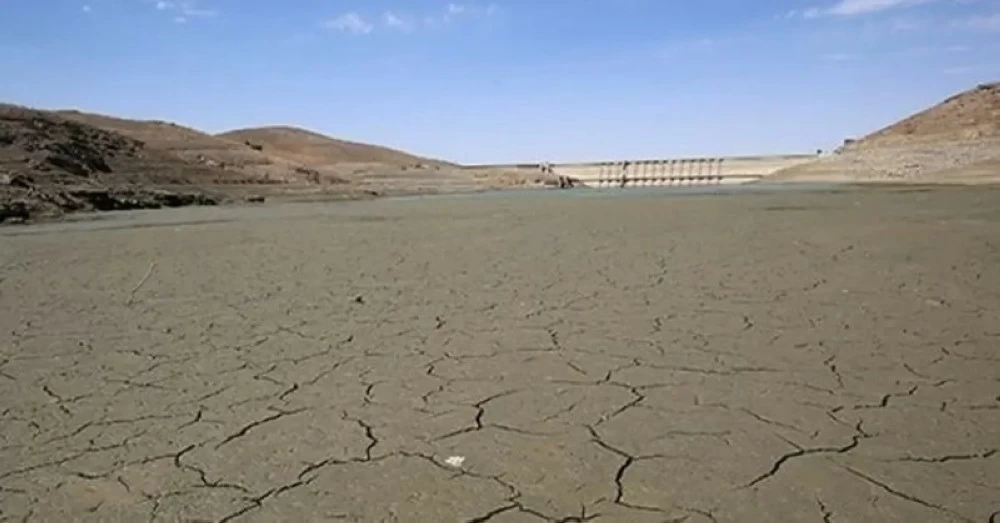 شح المياه يضرب إيران.. الحكومة ترد على «بزشكيان» بعد حديثه عن إخلاء طهران