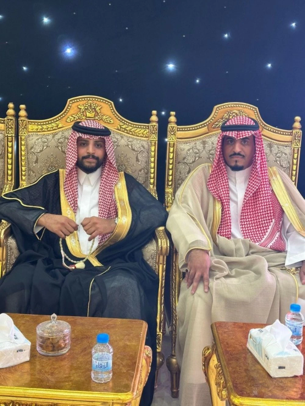 العريس مع عمه. 