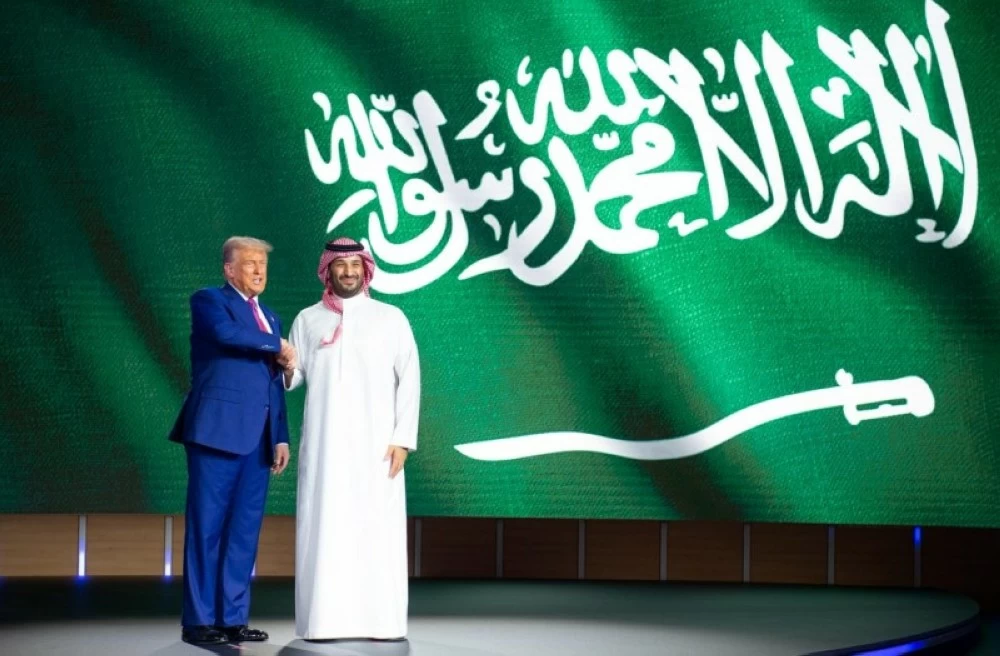 ولي العهد الأمير محمد بن سلمان والرئيس الأمريكي دونالد ترمب خلال منتدى الاستثمار السعودي-الأمريكي في الرياض.