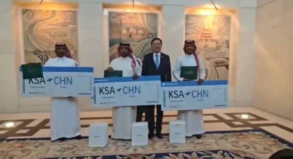 السفير الصيني يكرّم أبطال «سيول الشملي» ويهديهم تذاكر خاصة لزيارة الصين