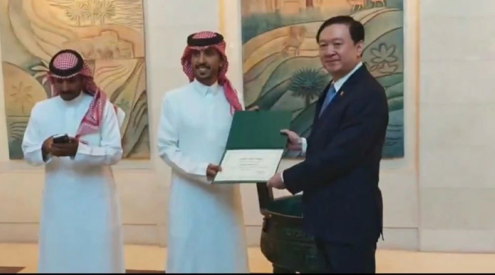 فيديو | السفير الصيني يكرّم أبطال «سيول الشملي» ويهديهم تذاكر خاصة لزيارة الصين