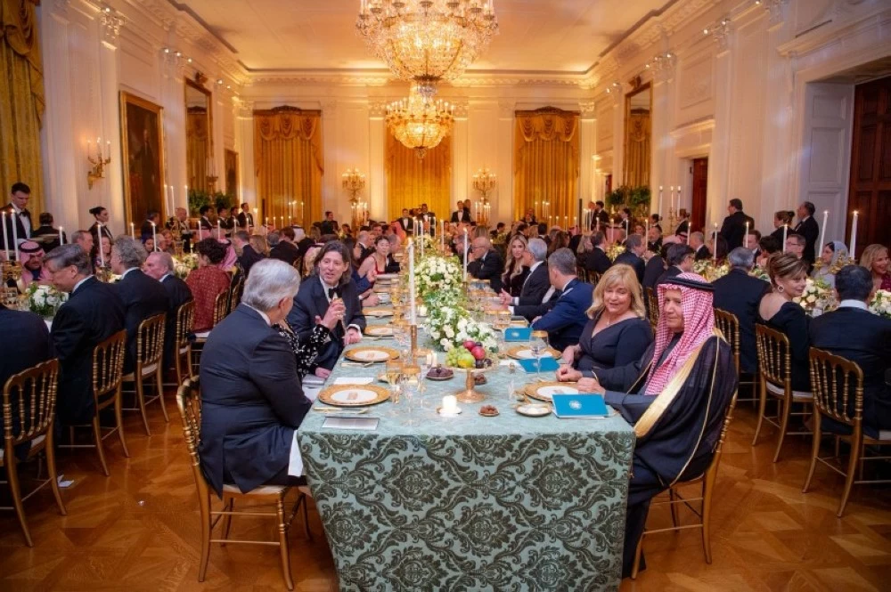 ولي العهد يشرف حفل العشاء المقام في البيت الأبيض