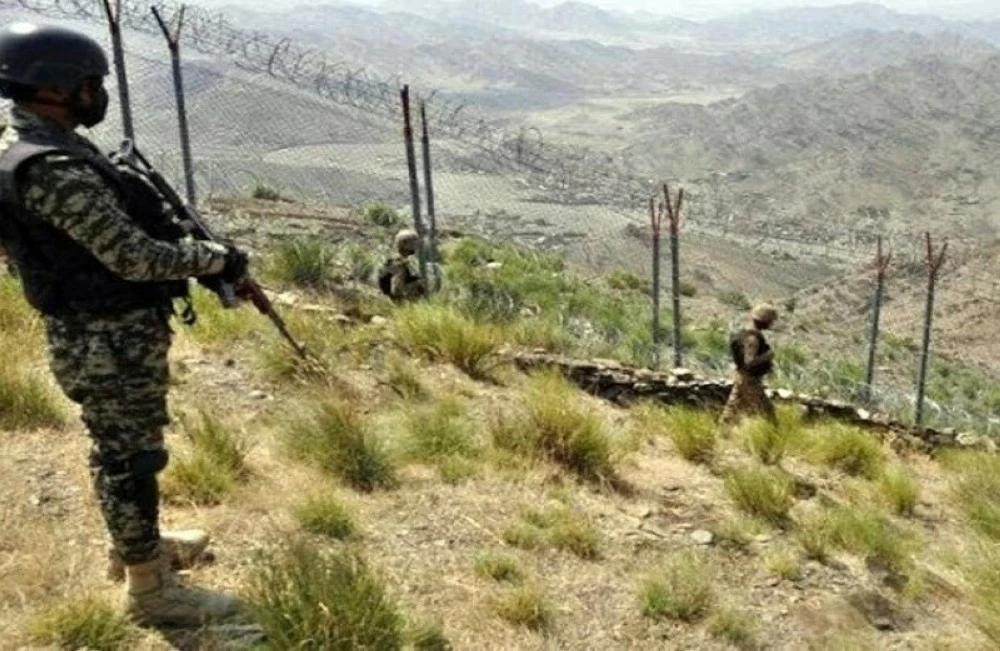 جنود باكستانيون على الحدود مع افغانستان