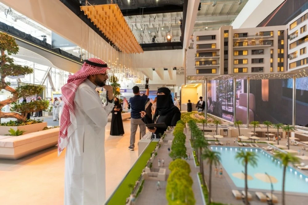 عكاظ تكشف التباين بين الشباب والعائلات والمستثمرين في قرار السكن