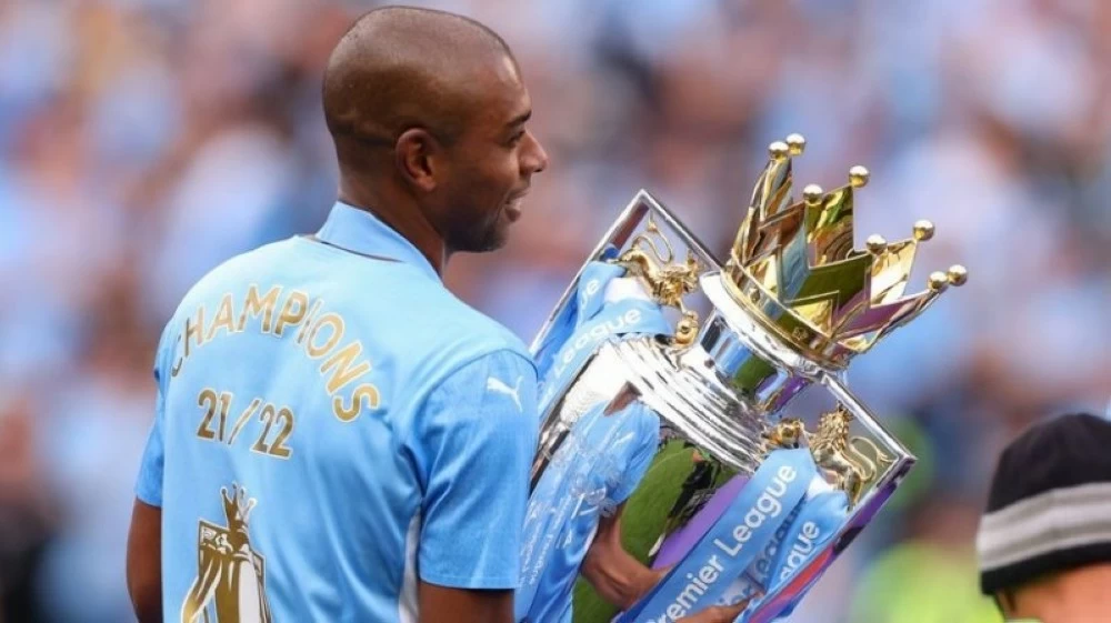 «لا شيء يحفّزني».. فرناندينيو يعتزل كرة القدم