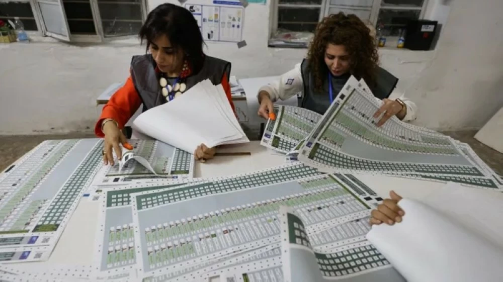  من عمليات الفرز في الانتخابات البرلمانية العراقية .