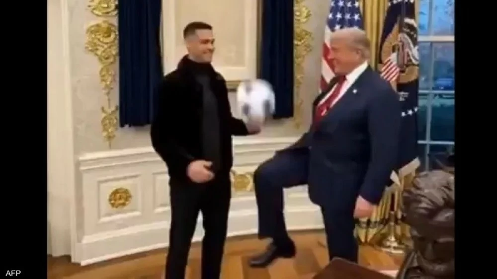 ترمب يلعب كرة القدم مع كريستيانو رونالدو في البيت الأبيض