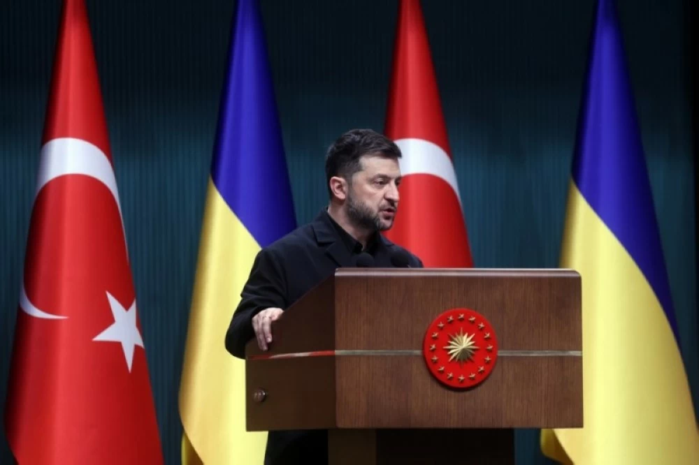 زيلينسكي متحدثاً خلال مؤتمر صحفي في أنقرة أخيراً.
(إ ب أ)