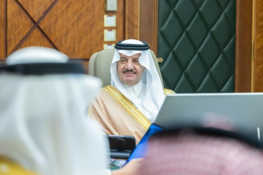 أمير المنطقة الشرقية يبحث مع وزير النقل والخدمات اللوجستية حلول تنظيم سير الشاحنات