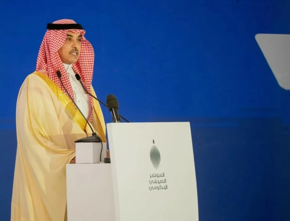 وزير الإعلام.