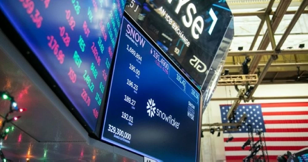 تداولات السعوديين في الأسهم الأمريكية تسجل مستوى قياسياً بـ216 مليار ريال