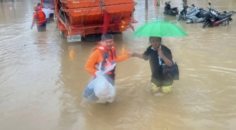 فيضانات تُغرق السكك الحديدية وتعزل المحافظات في تايلند